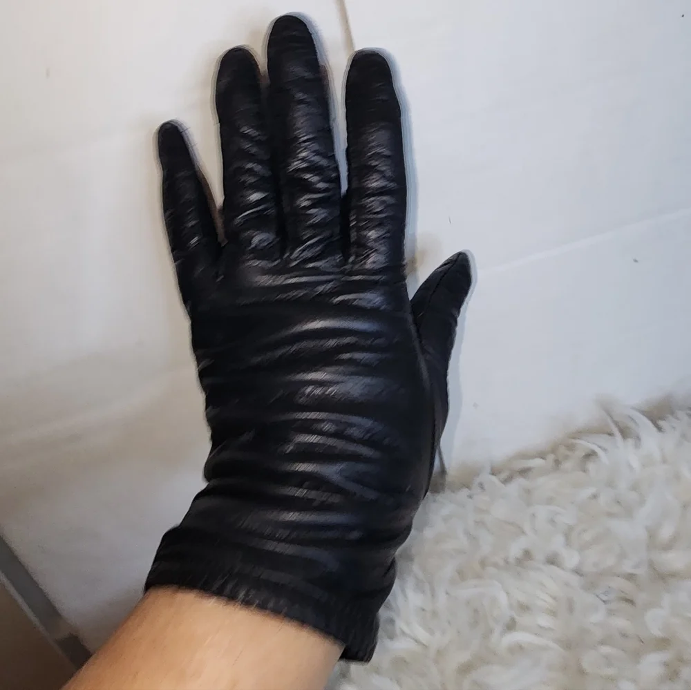 Vintage Black Leather Lined Unique Edged Gloves S